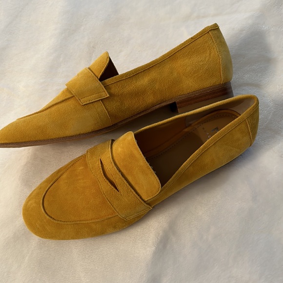Suede mustard color shoes - Picture 2 of 3
